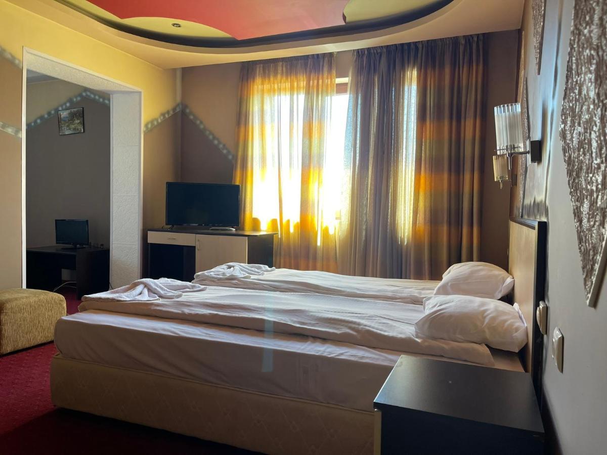 Hotel Victoria Dobrinishte Buitenkant foto