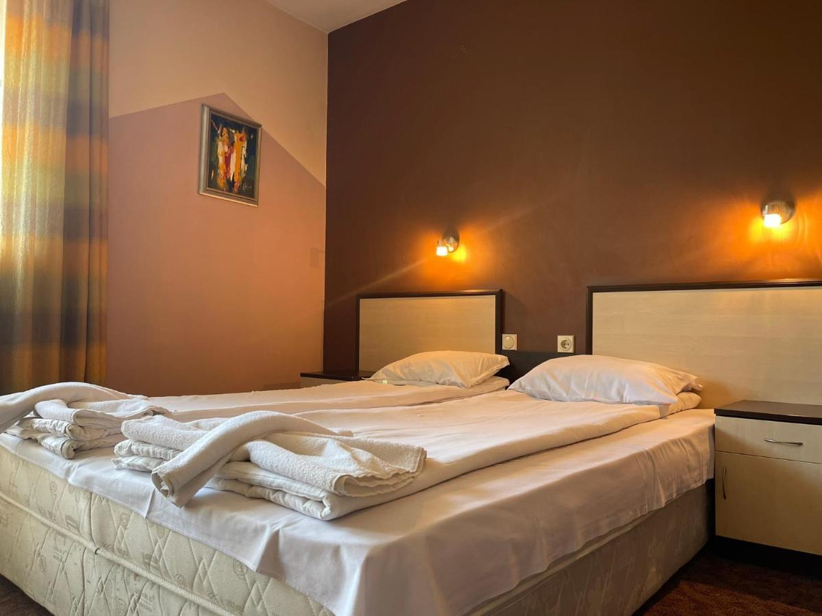 Hotel Victoria Dobrinishte Buitenkant foto