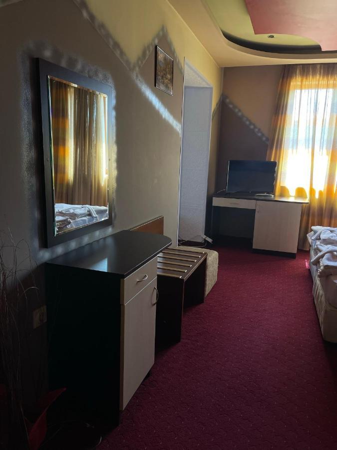Hotel Victoria Dobrinishte Buitenkant foto