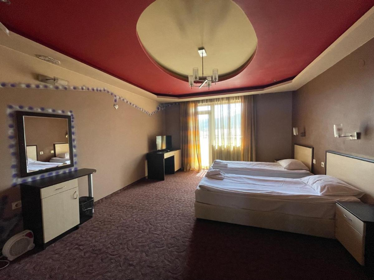 Hotel Victoria Dobrinishte Buitenkant foto