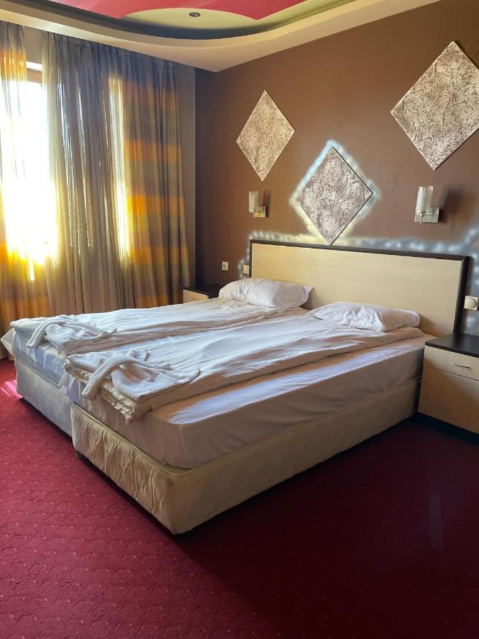 Hotel Victoria Dobrinishte Buitenkant foto