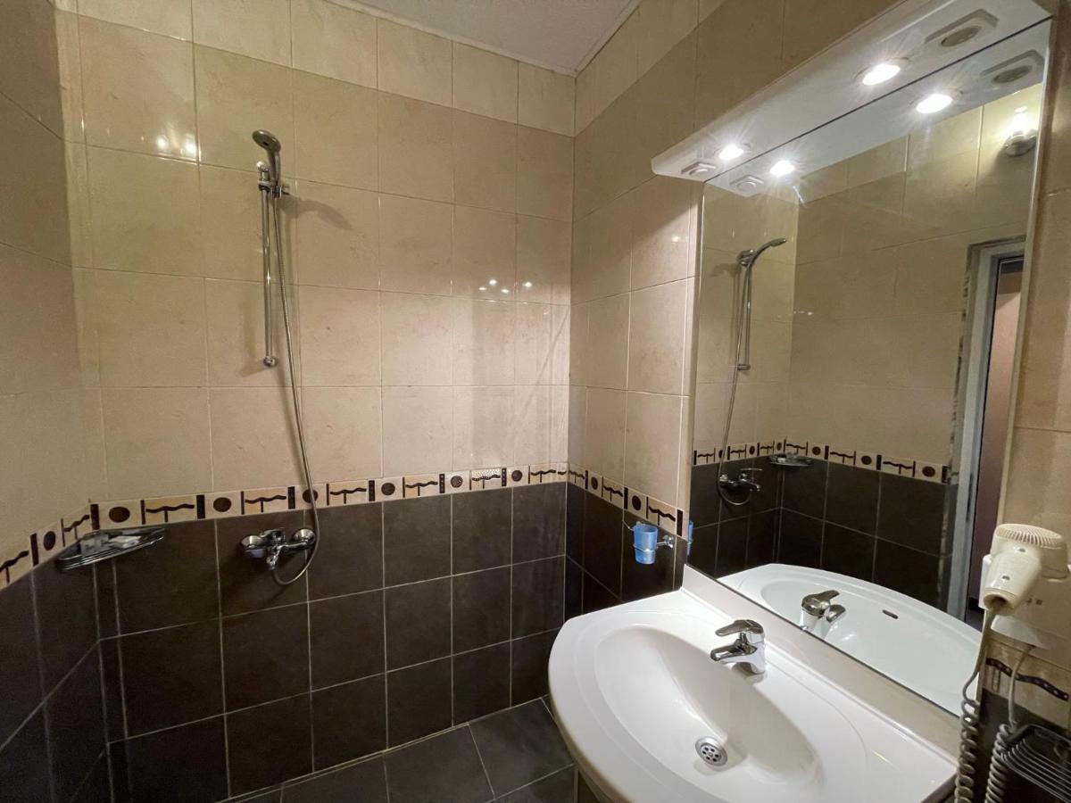 Hotel Victoria Dobrinishte Buitenkant foto