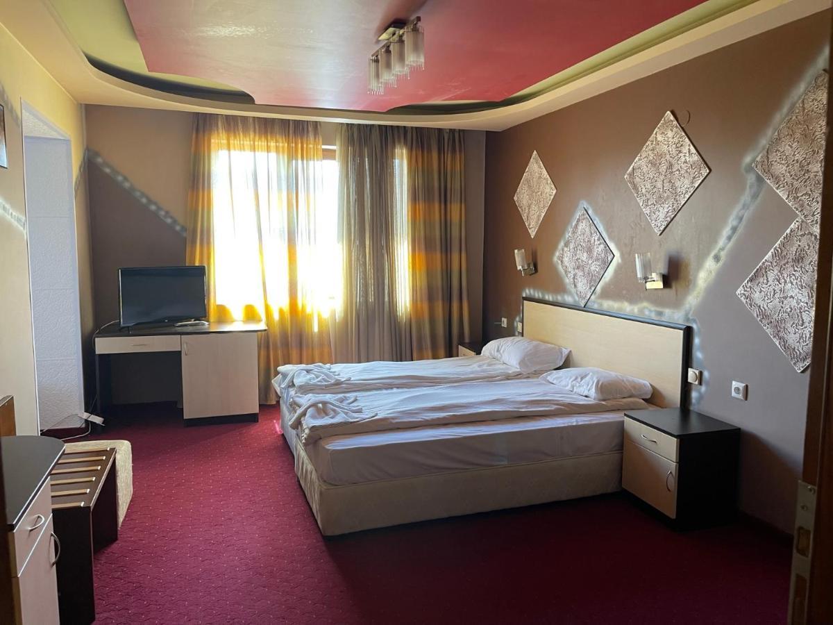 Hotel Victoria Dobrinishte Buitenkant foto