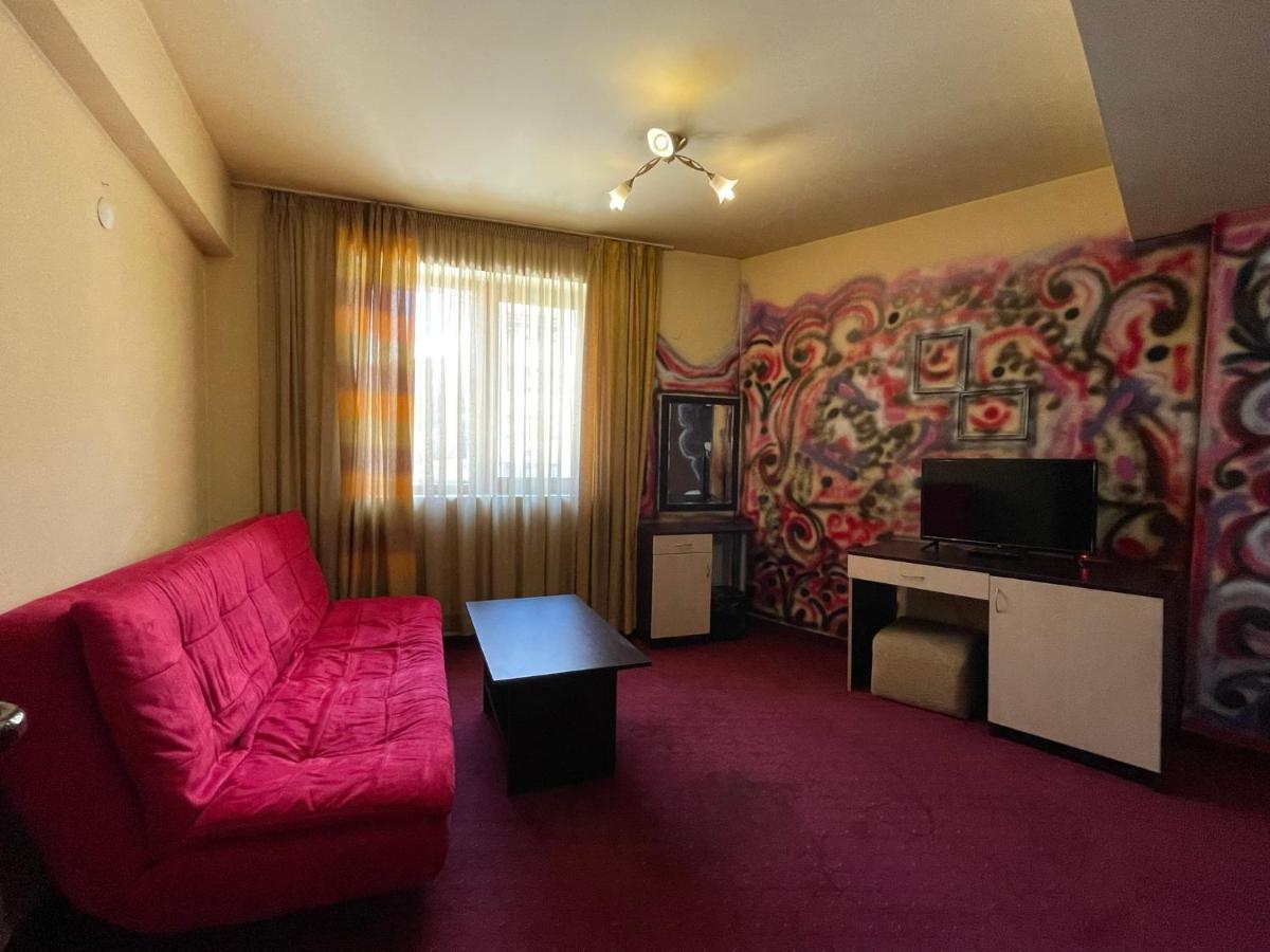 Hotel Victoria Dobrinishte Buitenkant foto