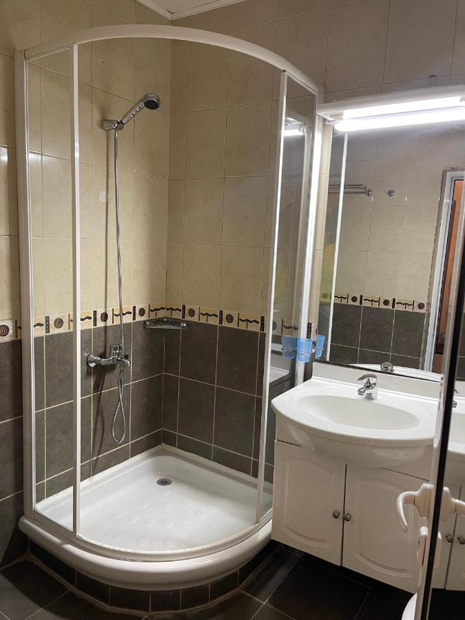 Hotel Victoria Dobrinishte Buitenkant foto